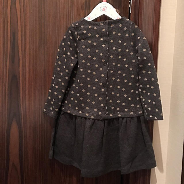 PETIT BATEAU(プチバトー)の プチバトー 18AWゴールドドット切替ワンピース 24m 新品 キッズ/ベビー/マタニティのベビー服(~85cm)(ワンピース)の商品写真