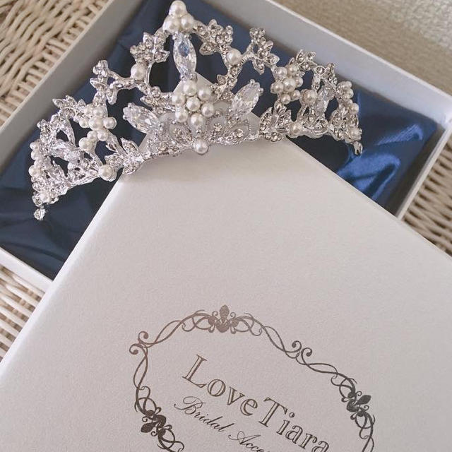 LOVETiara グレースティアラパール ウェディング 結婚式  ハンドメイドのウェディング(ヘッドドレス/ドレス)の商品写真