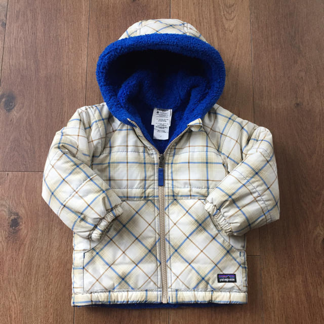 patagonia(パタゴニア)のパタゴニア★ベビーリバーシブルジャケット★フリース★2T/90〜100cm キッズ/ベビー/マタニティのキッズ服男の子用(90cm~)(ジャケット/上着)の商品写真