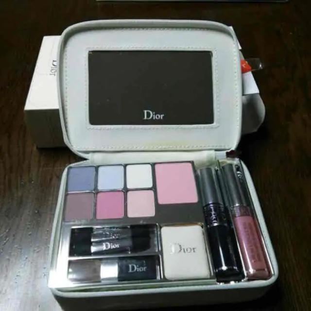 Dior(ディオール)のDIOR♡限定メイクアップパレットです。  コスメ/美容のキット/セット(コフレ/メイクアップセット)の商品写真