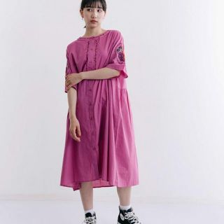 メルロー(merlot)の【中古】merlotメルローフルーツ刺繍ワンピース(ひざ丈ワンピース)