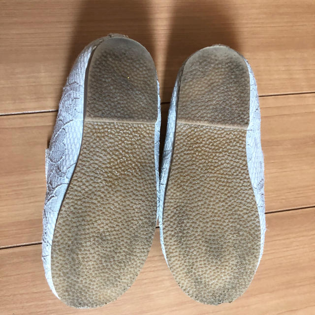 kumikyoku（組曲）(クミキョク)の組曲 anyfam 18センチ 子供用 靴 シルバー レース キッズ/ベビー/マタニティのキッズ靴/シューズ(15cm~)(フォーマルシューズ)の商品写真