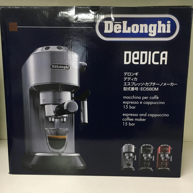 DeLonghi(デロンギ)のデロンギ デディカ エスプレッソ カプチーノメーカー EC680M 未使用品 スマホ/家電/カメラの調理家電(エスプレッソマシン)の商品写真