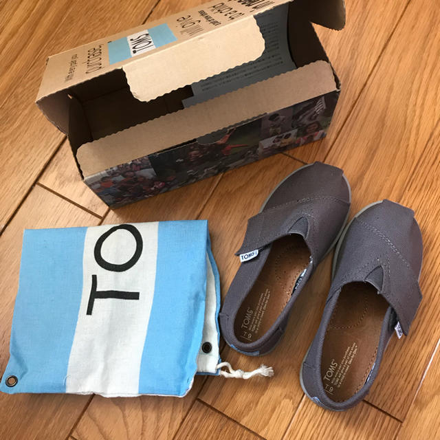 TOMS(トムズ)のTOMS トムズ キャンバス タイニー クラシックス シューズ 16センチ キッズ/ベビー/マタニティのキッズ靴/シューズ(15cm~)(スリッポン)の商品写真