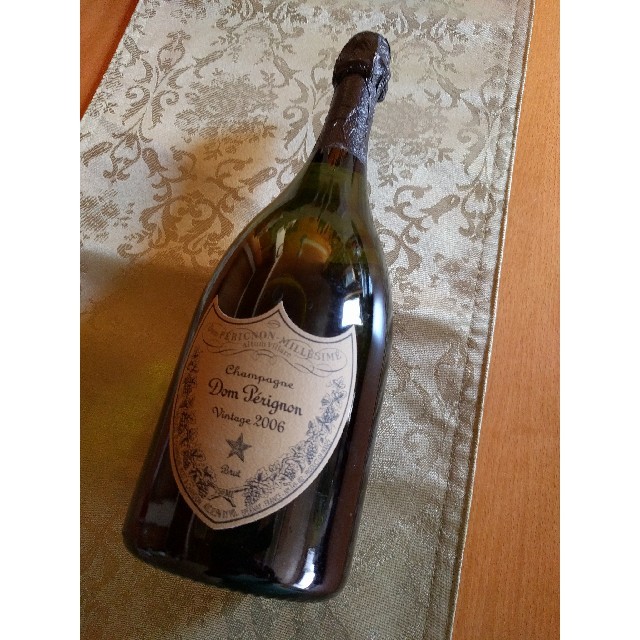 Dom Pérignon(ドンペリニヨン)の（あこ様専用）ドン・ペリニヨン2006　新品未開栓品　送料込み 食品/飲料/酒の酒(シャンパン/スパークリングワイン)の商品写真