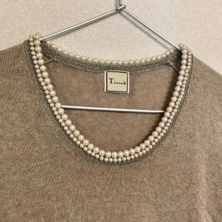 ティアラ(tiara)のTiara パール付き薄手ニット(ニット/セーター)