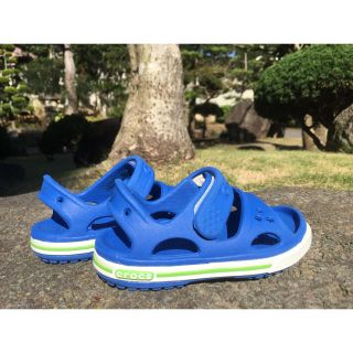 クロックス(crocs)のキッズ水遊び用サンダル(サンダル)