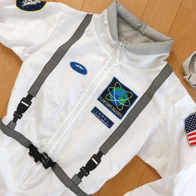 H&M(エイチアンドエム)のハロウィン 衣装  宇宙飛行士 スターウォーズ 仮装 男の子 130 120 キッズ/ベビー/マタニティのキッズ服男の子用(90cm~)(その他)の商品写真
