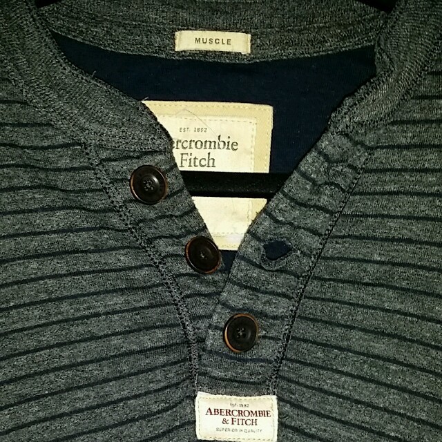 Abercrombie&Fitch(アバクロンビーアンドフィッチ)のアバクロメンズロンT  Sサイズ レディースのトップス(Tシャツ(長袖/七分))の商品写真