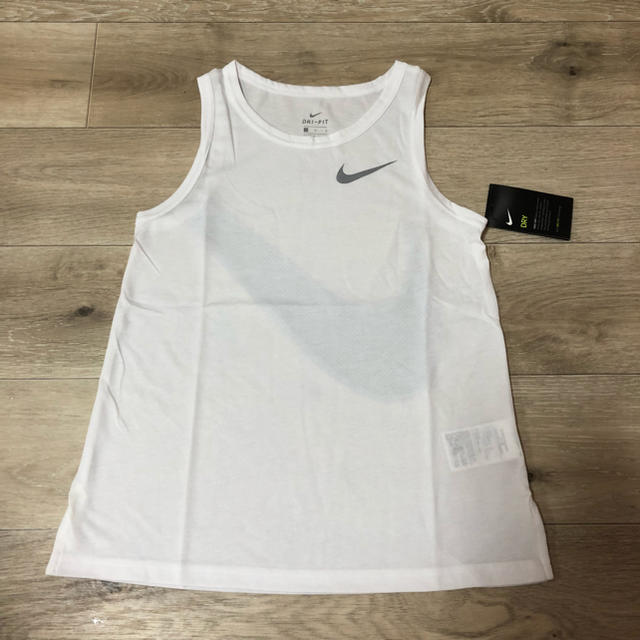 NIKE(ナイキ)の160 タンクトップ 白 タンク スポーツウェア ホワイト無地 キッズ/ベビー/マタニティのキッズ服女の子用(90cm~)(Tシャツ/カットソー)の商品写真