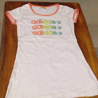 アディダス(adidas)のアディダス Tシャツ ワンピース(Tシャツ(半袖/袖なし))