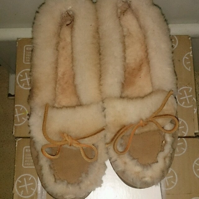 Minnetonka(ミネトンカ)のミネトンカ シープスキンスリッパ レディースの靴/シューズ(ブーツ)の商品写真