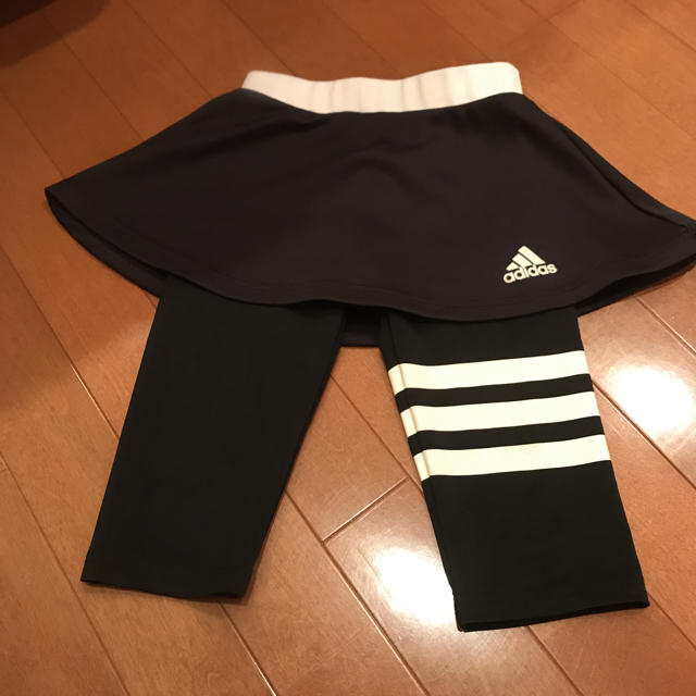 adidas(アディダス)のアディダススカートスパッツ120 キッズ/ベビー/マタニティのキッズ服女の子用(90cm~)(パンツ/スパッツ)の商品写真