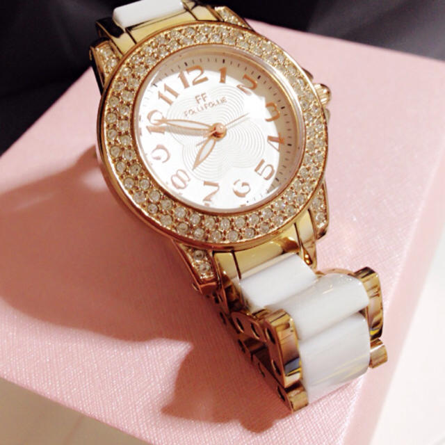 Folli Follie(フォリフォリ)のフォリフォリの白い時計 レディースのファッション小物(腕時計)の商品写真