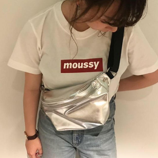 moussy(マウジー)のシルバー♡MOUSSY waist&shoulder BAG♡ボディバッグsly レディースのバッグ(ボディバッグ/ウエストポーチ)の商品写真