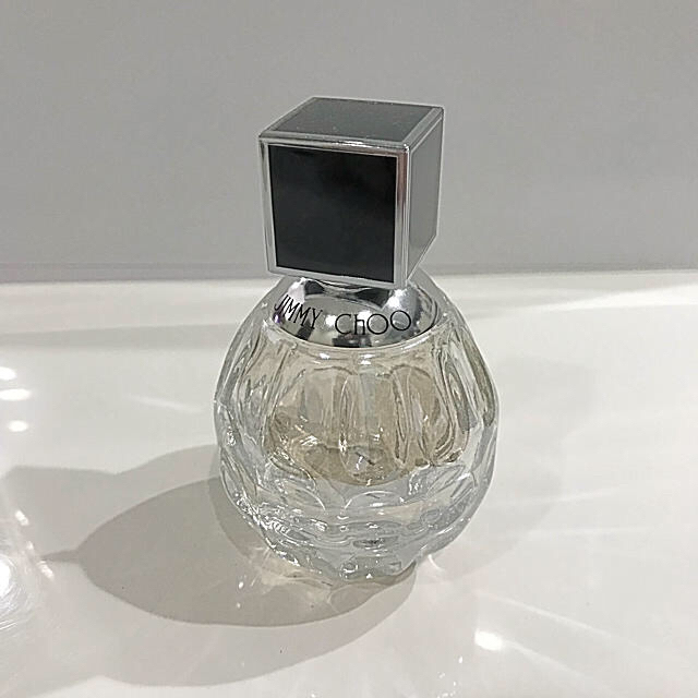 JIMMY CHOO(ジミーチュウ)のジミーチュウ オードトワレ 40ml 香水 コスメ/美容の香水(香水(女性用))の商品写真