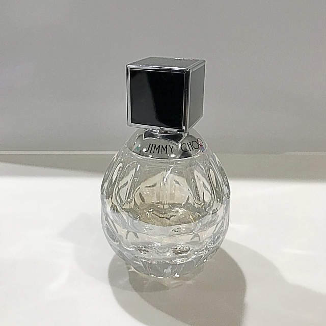 JIMMY CHOO(ジミーチュウ)のジミーチュウ オードトワレ 40ml 香水 コスメ/美容の香水(香水(女性用))の商品写真