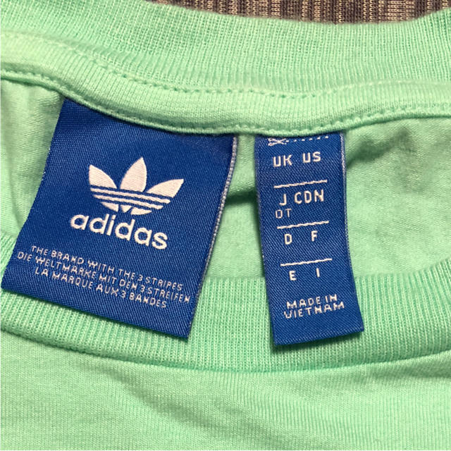 adidas(アディダス)のショート丈T レディースのトップス(Tシャツ(半袖/袖なし))の商品写真