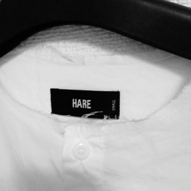 HARE(ハレ)の送料込み！HAREノーカラーシンブルシャツメンズS メンズのトップス(シャツ)の商品写真