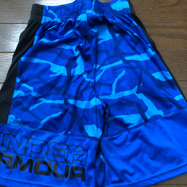 UNDER ARMOUR(アンダーアーマー)の新品 アンダーアーマー  ハーフパンツ YMD キッズ/ベビー/マタニティのキッズ服男の子用(90cm~)(パンツ/スパッツ)の商品写真