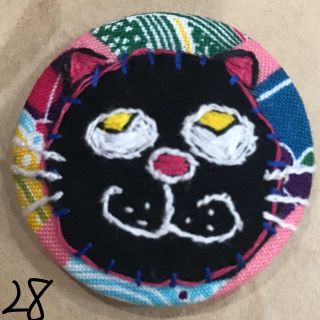 猫 ブローチ ねこ バッチ ハンドメイド(コサージュ/ブローチ)