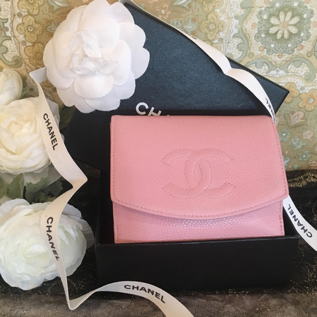 ＊美品！可愛い❤︎＊CHANEL シャネル キャビアスキン 折財布