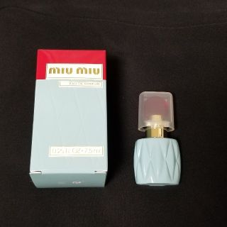 ミュウミュウ(miumiu)の★新品・未開封★miu miu　オードパルファムミニボトル7.5ml　(香水(女性用))