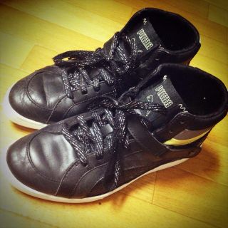 プーマ(PUMA)のPUMA ブラック×ゴールドスニーカー(スニーカー)