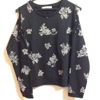 ページボーイ(PAGEBOY)の花柄✳︎肩あきトップス(Tシャツ(長袖/七分))