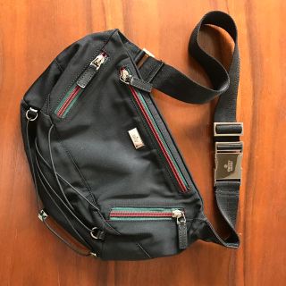 グッチ(Gucci)のGUCCI ボディバッグ(ボディバッグ/ウエストポーチ)