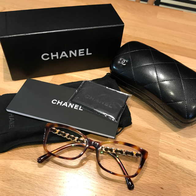 CHANEL(シャネル)のみんちゃん様の シャネル メガネ 眼鏡 べっ甲 チェーン ブラウン サングラス レディースのファッション小物(サングラス/メガネ)の商品写真