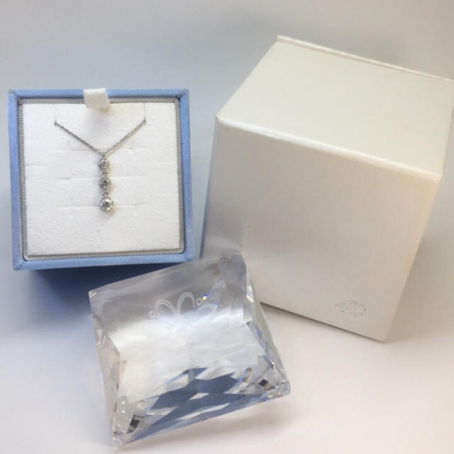 4℃(ヨンドシー)の4°C Pt850 3連 ダイヤモンドネックレス 0.210ct スリーストーン レディースのアクセサリー(ネックレス)の商品写真