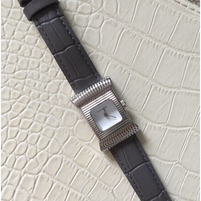 人気特価激安 Saint 美品 (本日のみまでお値下げ★サンローラン時計 - Laurent 腕時計