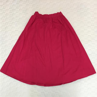 ジーユー(GU)のショッキングピンクスカート(ひざ丈スカート)
