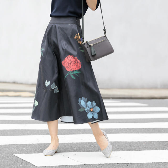 Ameri VINTAGE(アメリヴィンテージ)の《AMERI》AMANDA FLARE SKIRT レディースのスカート(ロングスカート)の商品写真