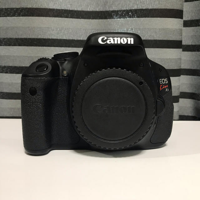 Canon(キヤノン)のEOS Kiss X5 ダブルズームキット  スマホ/家電/カメラのカメラ(デジタル一眼)の商品写真