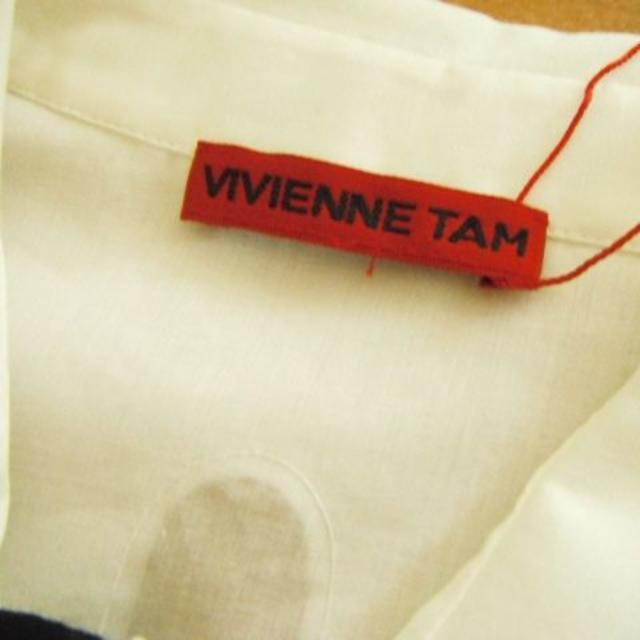 VIVIENNE TAM(ヴィヴィアンタム)の▼未使用　VIVIENNE TAMビビアンタム　黒ラインノースリーブブラウス１ レディースのトップス(シャツ/ブラウス(半袖/袖なし))の商品写真