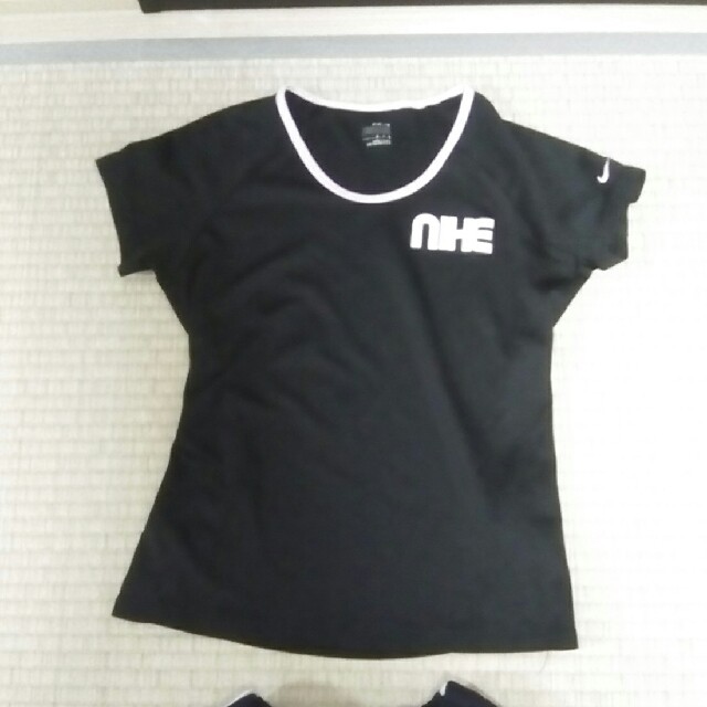 NIKE(ナイキ)のナイキ　シャツ レディースのトップス(Tシャツ(半袖/袖なし))の商品写真