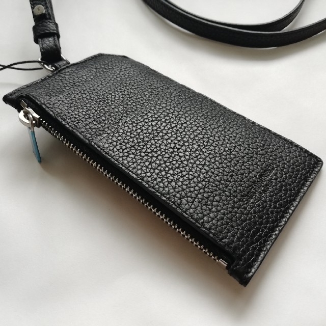 Saint Laurent(サンローラン)のSAC DE JOUR SOUPLE CARD CASE WITH STRAP メンズのファッション小物(名刺入れ/定期入れ)の商品写真