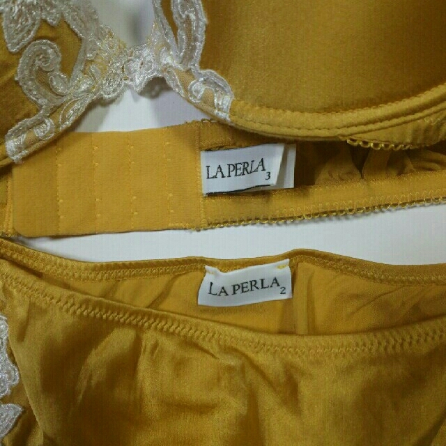 LA PERLA(ラペルラ)のラペルラ メゾン  ブラジャー3B(C75D75) ショーツ2(M～L) レディースの下着/アンダーウェア(ブラ&ショーツセット)の商品写真
