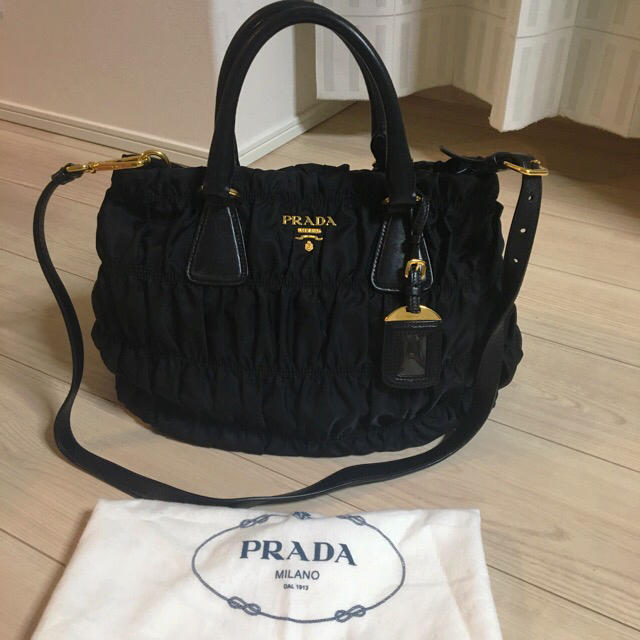 PRADA キルティング×レザー2WAYバッグ