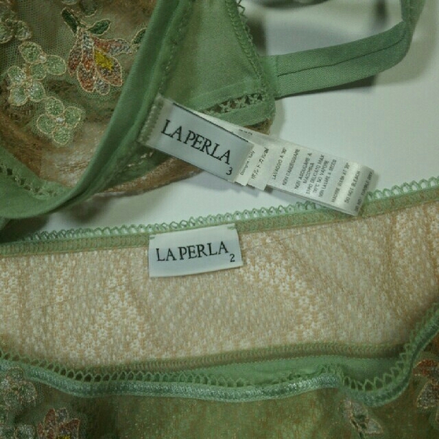 LA PERLA(ラペルラ)のラペルラ  ブラジャー3B(C75D75) ショーツ2(M～L) レディースの下着/アンダーウェア(ブラ&ショーツセット)の商品写真