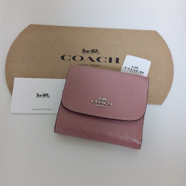 COACH(コーチ)の新品　最新モデル　COACH　三つ折り財布　人気　ピンク レディースのファッション小物(財布)の商品写真