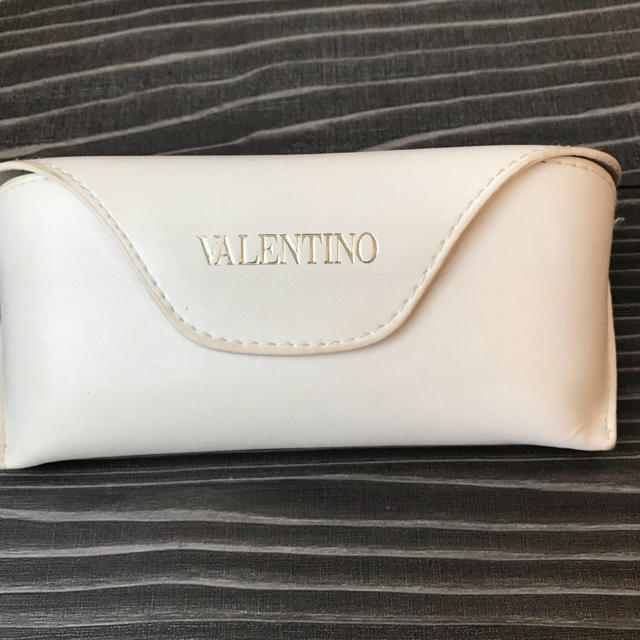 VALENTINO(ヴァレンティノ)のバレンティノ ピンクサングラス レディースのファッション小物(サングラス/メガネ)の商品写真