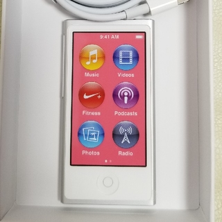アップル(Apple)の☆新品未使用・送料無料☆ipod nano  第7世代　シルバー(ポータブルプレーヤー)
