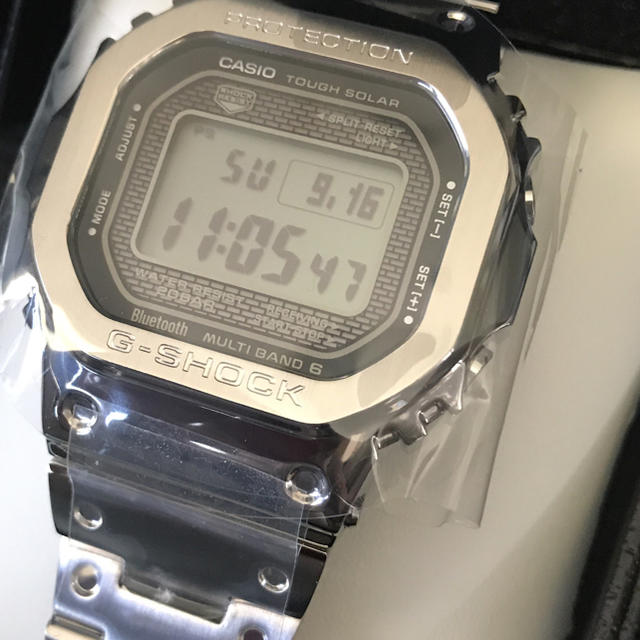 G-SHOCK(ジーショック)のG-SHOCK GMW-B5000D-1JF シルバーメタル フルメタル メンズの時計(腕時計(デジタル))の商品写真