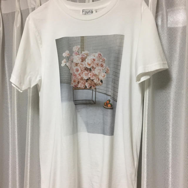 Drawer(ドゥロワー)のfjuraローズTシャツ drawer レディースのトップス(Tシャツ(半袖/袖なし))の商品写真