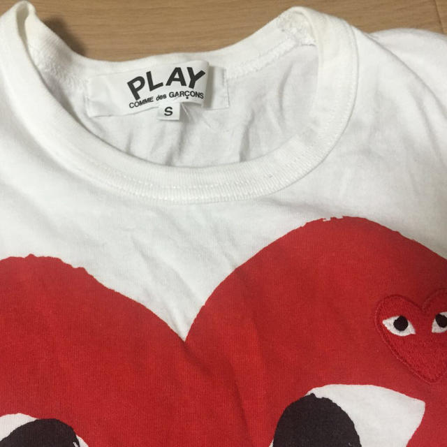 COMME des GARCONS(コムデギャルソン)のプレイ Tシャツ Sサイズ レディースのトップス(Tシャツ(半袖/袖なし))の商品写真