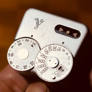 ライカ(LEICA)のホットシュー取り付け可能な露出計　フォクトレンダー VCメーターI 　(フィルムカメラ)