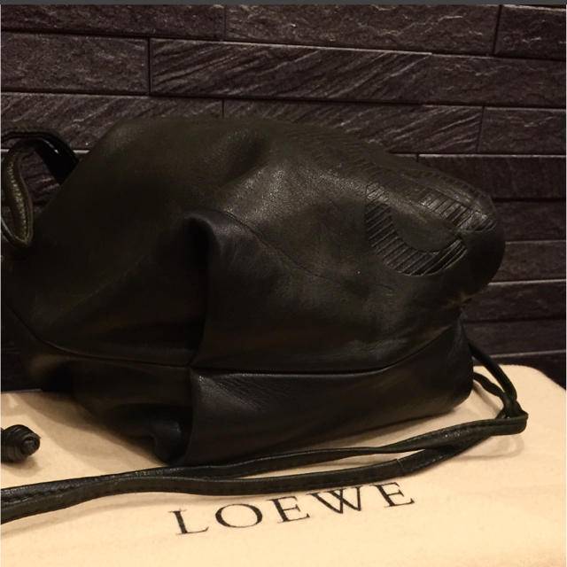 LOEWE(ロエベ)の【kao様専用】ロエベ  ナッパレザー アナグラム型押し ショルダーバッグ レディースのバッグ(ショルダーバッグ)の商品写真